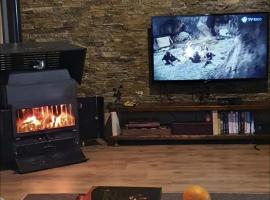 Svinista vilage, hotel i Kičevo