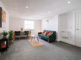 Spacious 2 Bedroom Apartment, Free Parking, WiFi