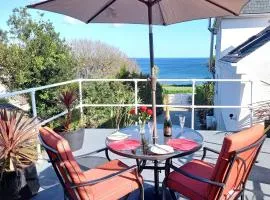 Blue Hills Luxury Apartment, Bay Front with Parking