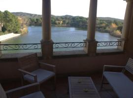 Appartement Pont Royal vu lac, hotel a Mallemort