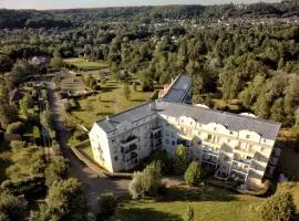 Residence Hotel Les Ducs De Chevreuse avec Hébergement, Repas & PDJ, Séminaire, Bureau & Parking