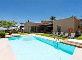 Premium House with Private Heated Pool and Bbq