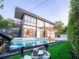 Emery Pool Villa Pattaya