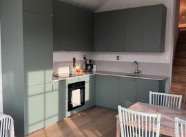 Simrishamn में, होटल Cozy house in quiet Vik near golf courses & the sea