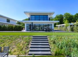 Water Nr. 500 | 10 Pers. Hottub & Sauna, Hotel in Zeewolde