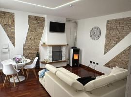 APPARTAMENTO LAKE GARDA ibiscus di Francia, hotel v destinaci Desenzano del Garda