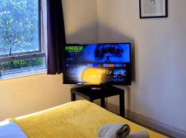 Contemporary 2 bedroom apartment in limerick city, hotel in Limerick