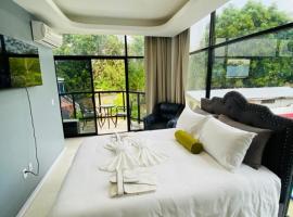 The Alexandria Marquis Hotel and Resort, hotel com piscina em San Ignacio