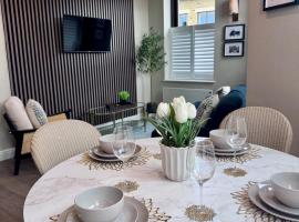 Central 2-Bed Apartment with Balcony & Parking: Harrogate şehrinde bir otel