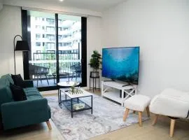 Clayton Luxe Retreat- Elegant 2 BDR with Balcony