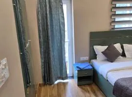 Shree Hari Das Chamkili Nikunj