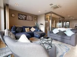 Stunning Swansea Marina beach house with sea views