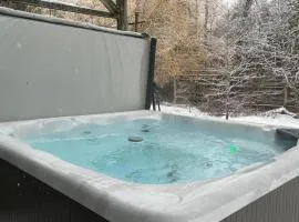 Craftsman Cottage With Hot Tub Near Beach