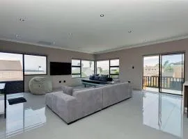 4 sleeper luxury apartment with hot tub