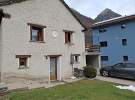 Casa Olivone، فندق في Olivone