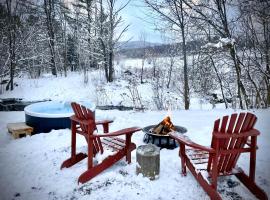 Le 10 - Spa Sauna Shower Bromont Lac-Brome, hotel em Bromont