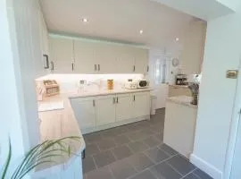 The Machine House - Hot Tub - Outdoor Bar