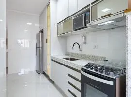 Apartamento espaçoso com ar condicionado e Wi-fi, a 100 metros da praia - Edifício Estoril