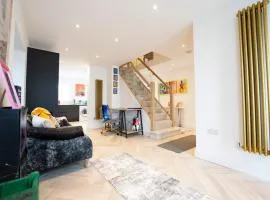 Stylish 4-Bed House in Arley