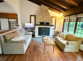 Casa con gran parque y pileta en La Armonía