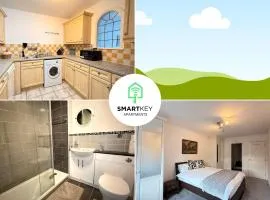 Central Woking 2 Bedroom 2 Bath Modern Apartment with Parking