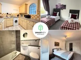 Central Woking 2 Bedroom 2 Bath Modern Apartment with Parking