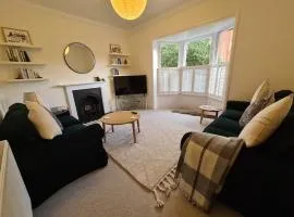 The Shrubbery-Superb Modern home-6 beds-sleeps 11