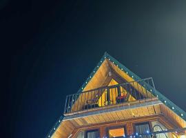 Mountain Shadow Cottage in Racha, ξενοδοχείο με πάρκινγκ σε Ghebi