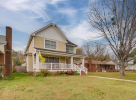 Centrally Located Hampton Roads Home w/ Game Room!, hotel di Portsmouth