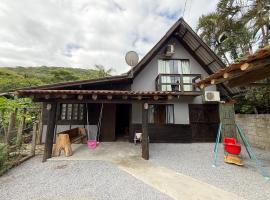 Casa de lujo cerca de la playa, hotel in Garopaba