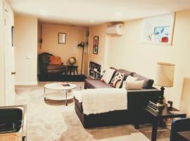 Sweet Beech St Retreat-Basement Apt, Hotel in Portland