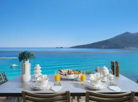 Aurea Mare Luxury Suites, hotel in Chrysi Ammoudia