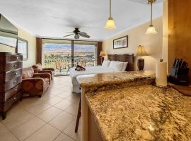 Lahaina Studio: Beachfront, Mountain View, Hot Tub, ξενοδοχείο σε Wainee