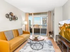 High-Rise Skyline Suite Sleeps 5 Steps to SQ1