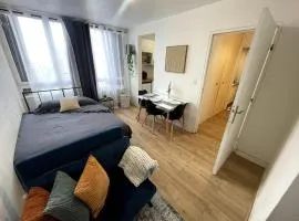 Modern studio for 3, Porte de Paris nord metro 7