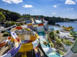 ZEcamping 4 étoiles familial animaux acceptés, hotell i Jugon Les Lacs