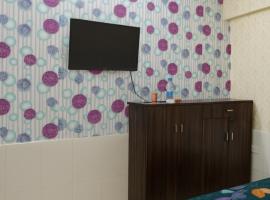 Room In Thane At ovale naka Ghodbunder road, hotel in Thane