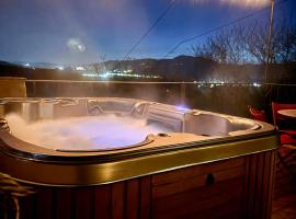 Le Mas du Rochet - Gîte à la campagne avec spa privé - 2 à 4 pers, hotel in Mirmande