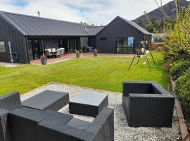 Beautiful Home in Lake Hawea, hotel din Lake Hawea