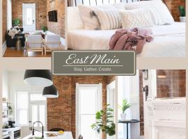 East Main Your Merry Modern Downtown Getaway, hotel in Bowling Green