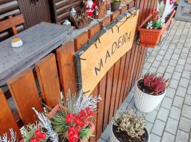 Madeira House - Terme Čatež, ξενοδοχείο σε Čatež ob Savi