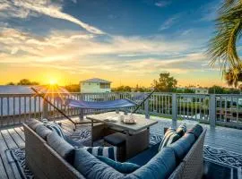 Hernando Hideaway:Heated Pool/Decks/Dock/Balcony/Yard w/ Firepit/Kayaks