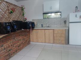 Refugio Ruth Nahomi, khách sạn ở Encarnación