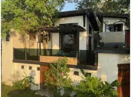 Witzob Glamping Adventures, hotel in Birds Island