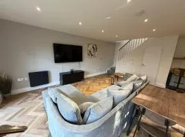 High Trees Lodge - Luxury Retreat with 2 King En-Suites