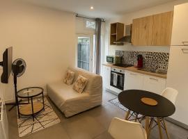 Studio Rénové tout équipé au calme proche des commerces, Hotel in Briord