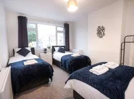 3-Bedroom Flat-Free Parking & Wifi, Sleeps7