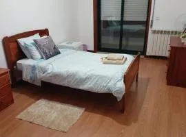 Quarto com Varanda para Solteiros