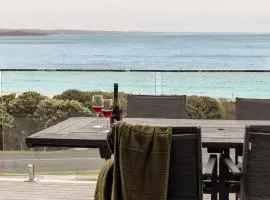 BEACHHOUSE BINALONG Luxury waterfront holiday house at Bay of Fires