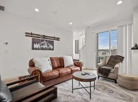 Focus Up at the Mountains Ski Retreat Hot Tub MTN Green